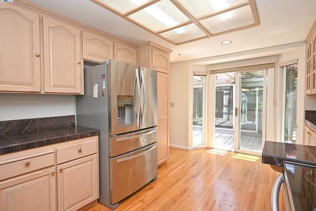 727 Paradise Valley Ct, Danville CA: https://media.crmls.org/mediaz/5e0c5cef-79e5-4eb3-9f69-260a2a70dad5.jpg