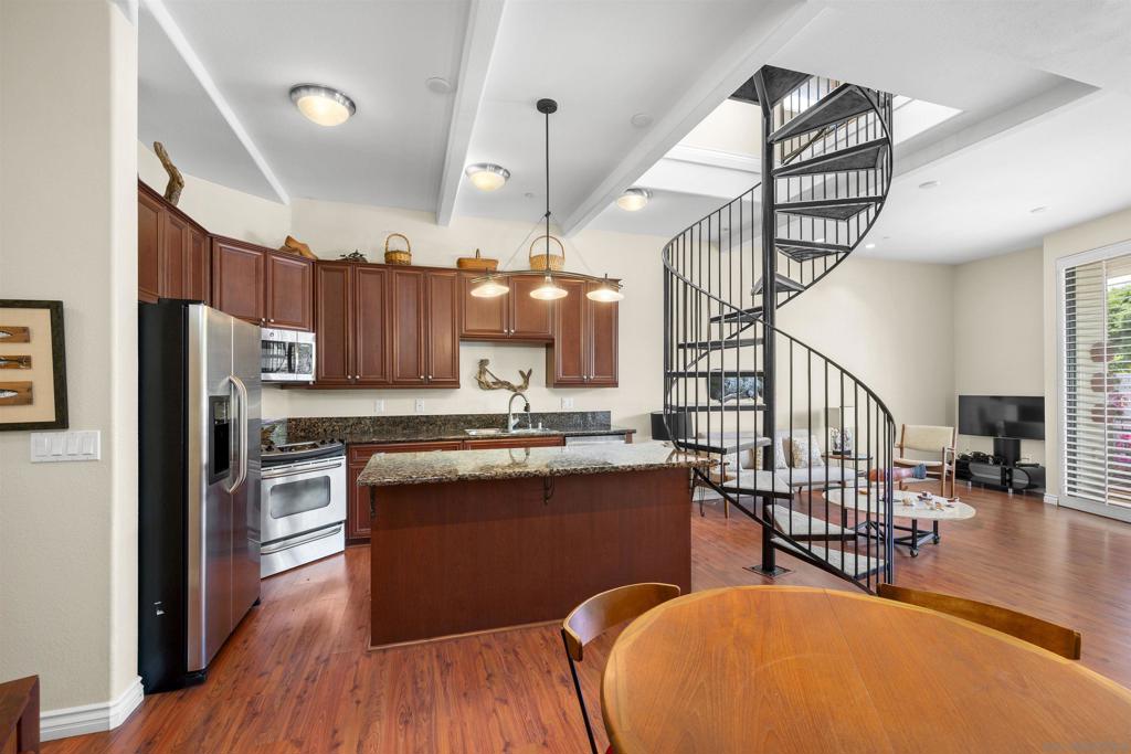 1021 Scott - photo 6