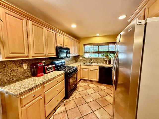 69375 Nilda Drive, Cathedral City CA: https://media.crmls.org/mediaz/5e0d5b69-af59-4a02-ad6b-868db2ba5fe5.jpg