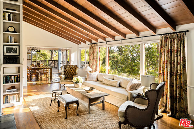 2415 Castilian Drive, Los Angeles CA: https://media.crmls.org/mediaz/5e0de22e-597c-4722-b7a3-2244f60e0124.jpg