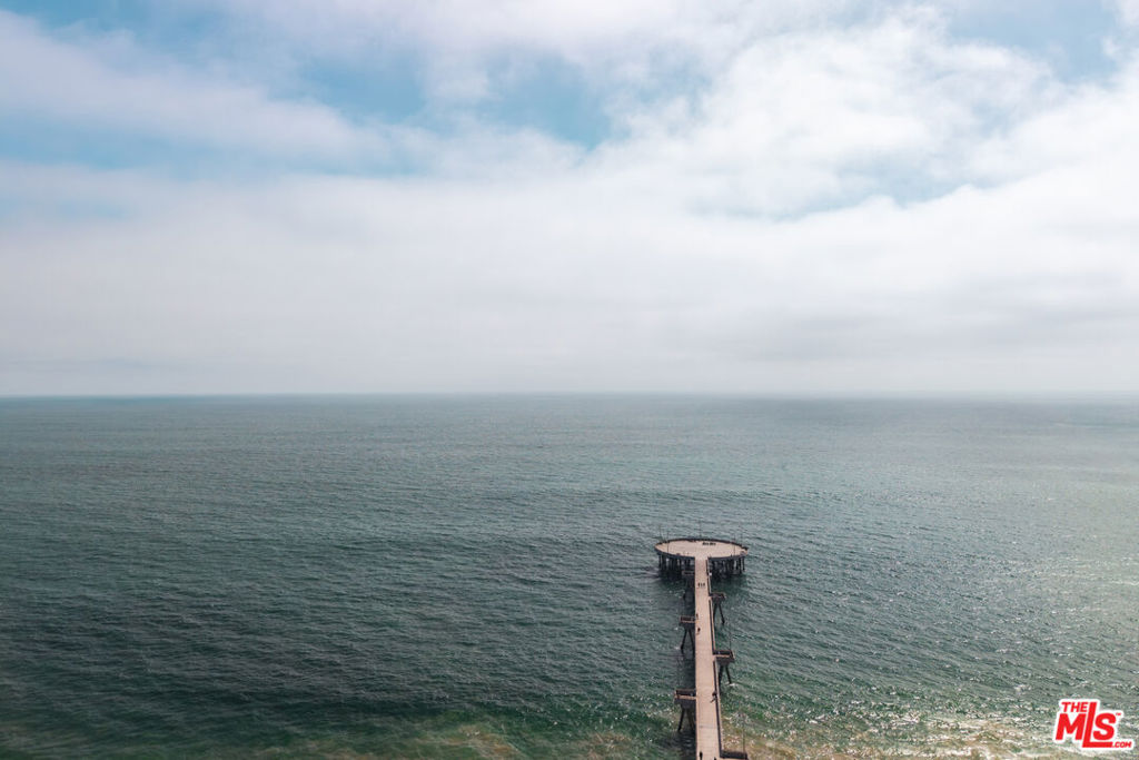 https://media.crmls.org/mediaz/5e0df33d-abaa-487e-ad55-165c3f557f13.jpg?preset=X-Large