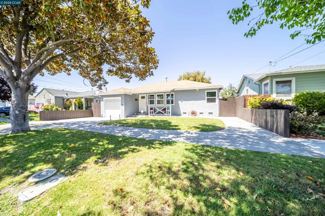 2421 Lincoln Ave, Richmond CA: https://media.crmls.org/mediaz/5e0ece92-f34f-4cb9-b103-5eee90477976.jpg