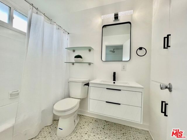 1453 S Westgate Avenue, Los Angeles CA: https://media.crmls.org/mediaz/5e0ef803-60db-4607-998f-0b6a2a91a4b2.jpg