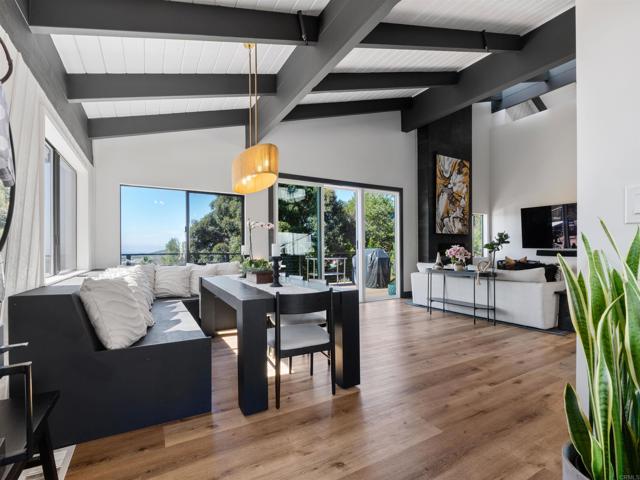 20790 Fortuna Del Norte, Escondido CA: https://media.crmls.org/mediaz/5e0f7465-e6e5-44cc-bfc7-31da3a481816.jpg