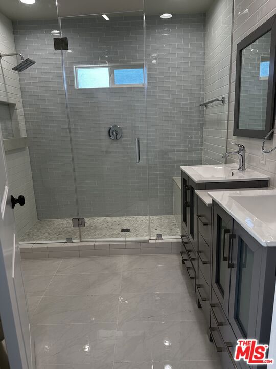 Image 19 of 57 For 15008 Larkspur Street