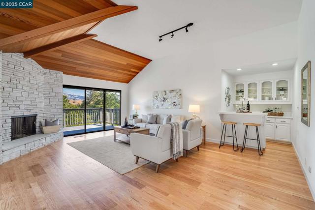 36 Candlewood Place, Walnut Creek CA: https://media.crmls.org/mediaz/5e0f8b89-c5ec-4a65-b186-039ba4caf9e7.jpg