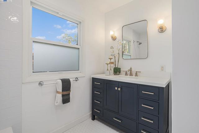 1592 SPRINGBROOK RD, Walnut Creek CA: https://media.crmls.org/mediaz/5e0f98a7-d6bf-4056-8744-41e26d8f7356.jpg