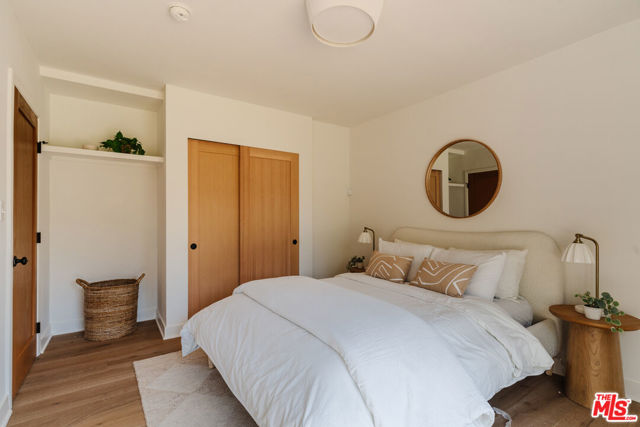 2709 S Harcourt Avenue, Los Angeles CA: https://media.crmls.org/mediaz/5e11452f-3bcb-435c-8a87-dc74b7932a9d.jpg
