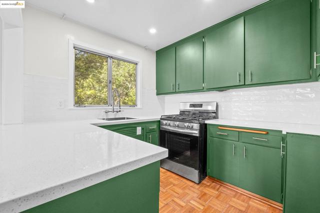 1730 Highland Pl, Berkeley CA: https://media.crmls.org/mediaz/5e1181b4-d27b-4cc2-b0b8-d092acde437d.jpg