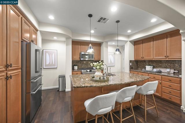 7774 Stoneleaf Rd, San Ramon CA: https://media.crmls.org/mediaz/5e1189e8-db38-40fb-a003-5cbb2422b2b7.jpg