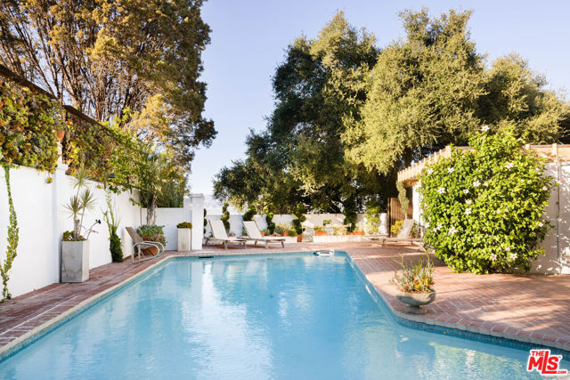 3307 Bonnie Hill Drive, Los Angeles CA: https://media.crmls.org/mediaz/5e11f9b0-b93c-4da6-bc5c-8e23f5486fc1.jpg