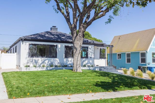 824 N Lima Street, Burbank CA: https://media.crmls.org/mediaz/5e127cf2-8d18-473d-9f29-c1823a31b81d.jpg