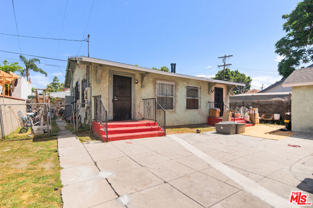 159 E 47th Street, Los Angeles CA: https://media.crmls.org/mediaz/5e127d5c-27dd-4e51-a791-3f60b3c799b2.jpg
