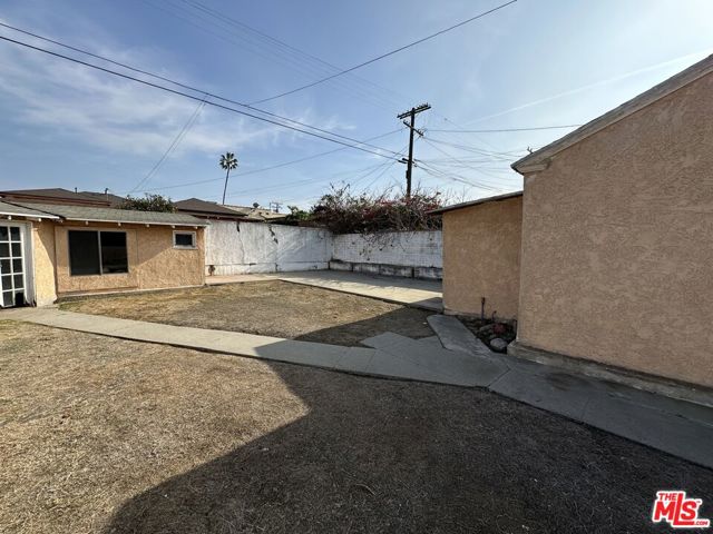 10332 S Gramercy Place, Los Angeles CA: https://media.crmls.org/mediaz/5e1293ae-4cd2-4d6e-920c-eb27c259637d.jpg