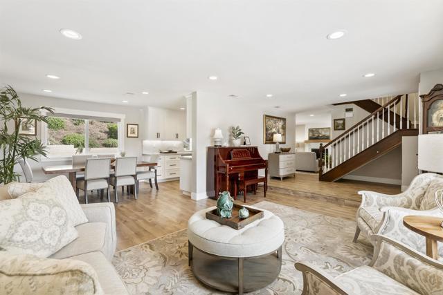 Detail Gallery Image 5 of 38 For 1951 Belmore Ct, El Cajon,  CA 92020 - 4 Beds | 2/1 Baths