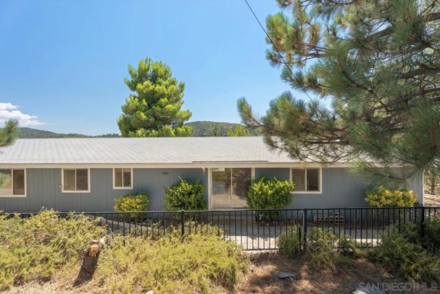 3511 Lakeview Dr, Julian CA: https://media.crmls.org/mediaz/5e134fe9-54dc-4301-a1b1-e401173ff36f.jpg