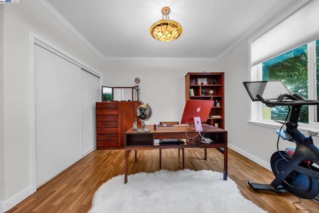 400 Wayne Ave, Oakland CA: https://media.crmls.org/mediaz/5e14a8d9-8f05-4ceb-876c-b2e25a36c0ef.jpg