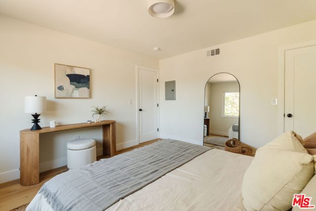 29204 Deep Shadow Drive, Agoura Hills CA: https://media.crmls.org/mediaz/5e14c5be-1498-44dc-83c4-fe9f3668140b.jpg