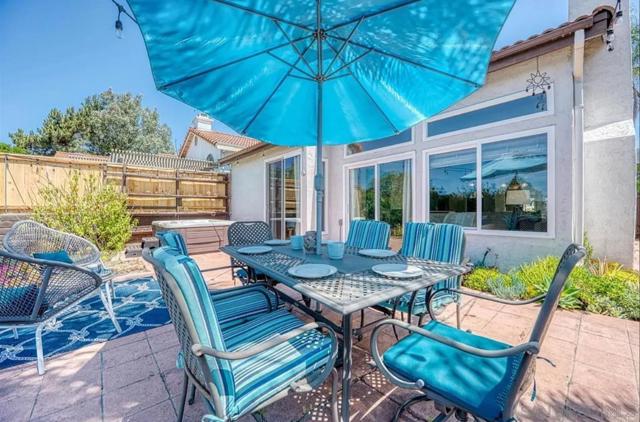 15852 Caminito Cercado, San Diego CA: https://media.crmls.org/mediaz/5e151bfc-9cd9-4199-99bb-86bca21c5749.jpg