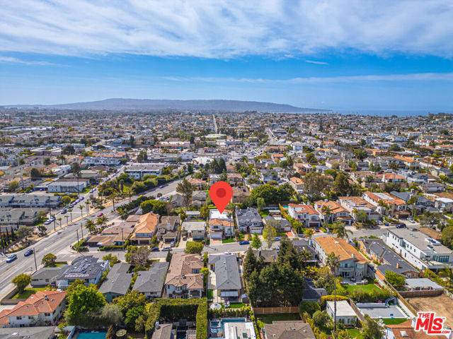 1756 Ruhland Avenue, Manhattan Beach CA: https://media.crmls.org/mediaz/5e154e46-907d-422c-9946-4650eda6b336.jpg