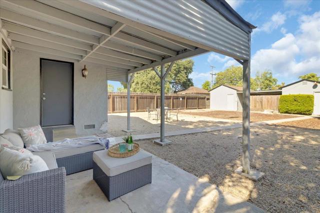553 Line Street, Hollister CA: https://media.crmls.org/mediaz/5e155b4b-6ff3-4574-836a-b6ff44c038b2.jpg