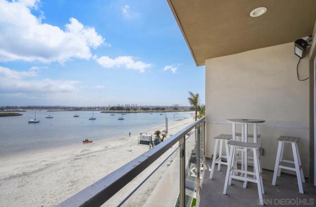 2820 Bayside Walk, San Diego CA: https://media.crmls.org/mediaz/5e15efc7-08bb-47a5-a560-a02da28c1a29.jpg