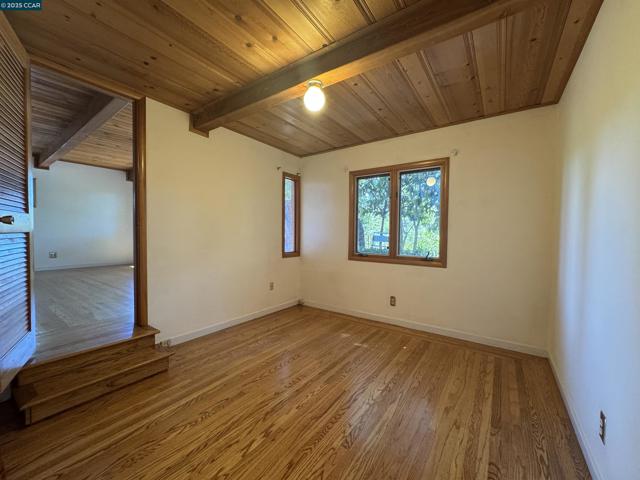 919 Janet Ln, Lafayette CA: https://media.crmls.org/mediaz/5e15f43d-334a-4795-b738-aeac64e368a2.jpg