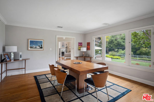 3818 Hollyline Avenue, Sherman Oaks CA: https://media.crmls.org/mediaz/5e1618f9-9385-4449-93d9-a4ef21a73ba0.jpg