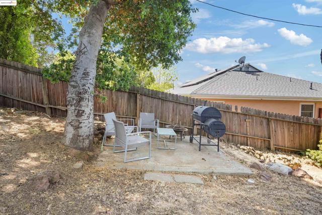 120 Sunset Ave, Vallejo CA: https://media.crmls.org/mediaz/5e16dbd4-04b6-43a4-836f-cf73a8b8f96c.jpg