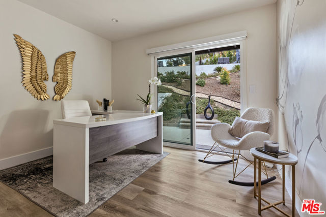 4430 Natoma Avenue, Woodland Hills CA: https://media.crmls.org/mediaz/5e1772ac-858b-4e62-8a0e-15cbf1b12faf.jpg