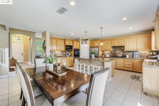 2480 Stanford Way, Antioch CA: https://media.crmls.org/mediaz/5e17b679-25ad-4f0a-953d-17cc2ab91154.jpg