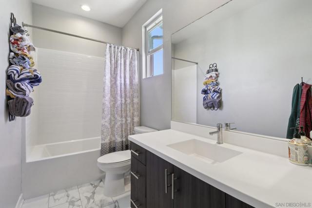 2035 Element way, Chula Vista CA: https://media.crmls.org/mediaz/5e17f005-cc47-422f-847d-5b17eea00b9b.jpg