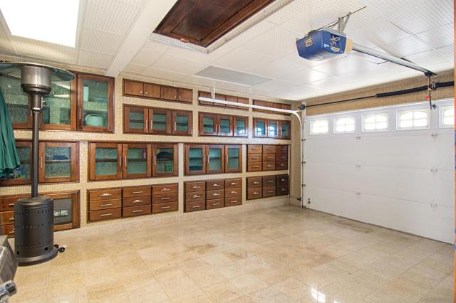 20 S Cays Ct, Coronado CA: https://media.crmls.org/mediaz/5e18032d-2c32-48c6-92ef-c67e2e000f67.jpg