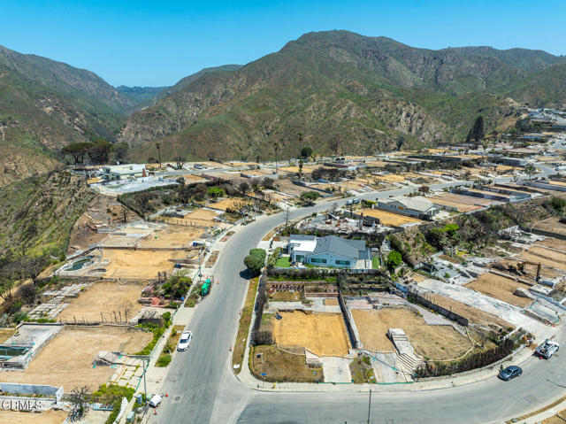18449 Kingsport Drive, Malibu CA: https://media.crmls.org/mediaz/5e18c7ef-4e1e-4748-a413-bd1ec2929f3b.jpg