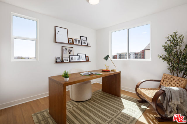 1660 Coral Sea Lane, Los Angeles CA: https://media.crmls.org/mediaz/5e18f567-1a5d-47ef-9eba-755063bb04bd.jpg