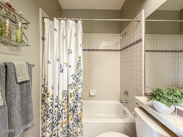 11535 Northdale Drive, Moorpark CA: https://media.crmls.org/mediaz/5e193ff2-8bf9-4fd2-92f4-6b08b728581c.jpg