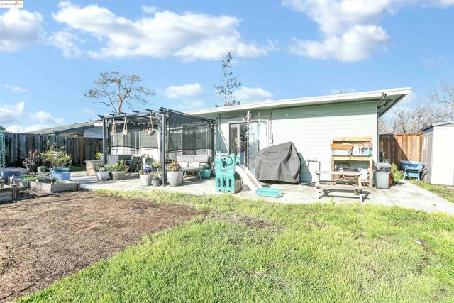 3194 Ameno Rd, Concord CA: https://media.crmls.org/mediaz/5e1a3496-02a5-4823-a39d-ff2f9d6b79b7.jpg