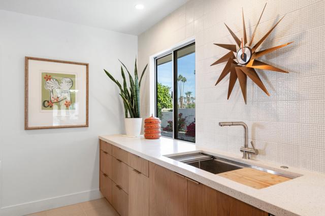 75493 Stardust Lane, Indian Wells CA: https://media.crmls.org/mediaz/5e1a3bb8-dbce-4419-af44-518d89c4ef15.jpg