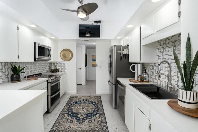519 Desert Lakes Drive, Palm Springs CA: https://media.crmls.org/mediaz/5e1a6469-0717-484f-92ef-0580ee298eb7.jpg