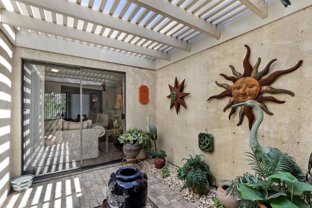 72416 Sommerset Drive, Palm Desert CA: https://media.crmls.org/mediaz/5e1aceef-f365-4f94-a8e6-4eb0bb53f212.jpg