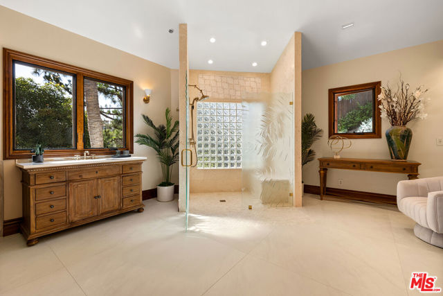 2468 Coldwater Canyon Drive, Beverly Hills CA: https://media.crmls.org/mediaz/5e1ba0b0-78e0-4b11-b0d1-47ea3176d3fd.jpg