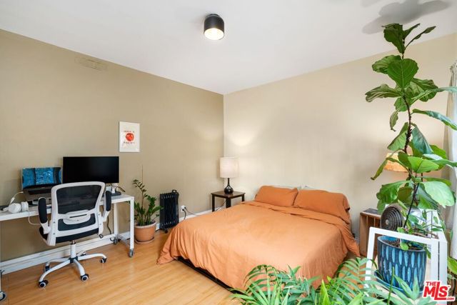 827 Lucile Avenue, Los Angeles CA: https://media.crmls.org/mediaz/5e1ba560-6ea9-47aa-b205-9e8a7e21683e.jpg