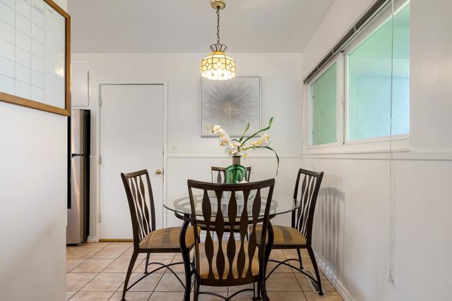 2225 Salisbury Way, San Mateo CA: https://media.crmls.org/mediaz/5e1c2010-e75c-4955-8e8d-e4e556592040.jpg