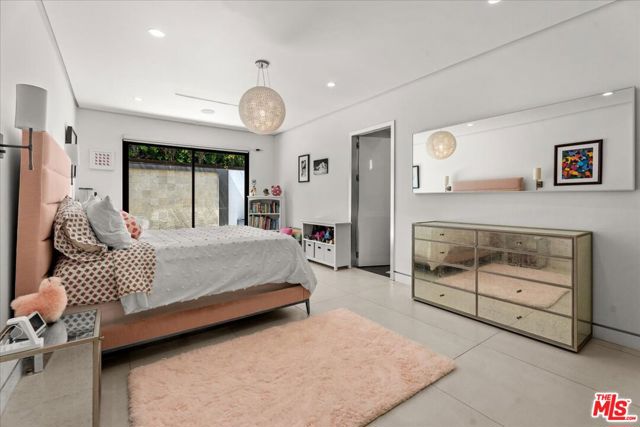 2284 Hercules Drive, Los Angeles CA: https://media.crmls.org/mediaz/5e1cb7c5-795d-479b-9fe4-534883dfc699.jpg