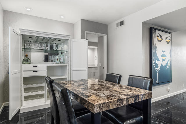 1050 E Ramon Road, Palm Springs CA: https://media.crmls.org/mediaz/5e1d4269-988f-4e52-890d-a2cc6678d39c.jpg