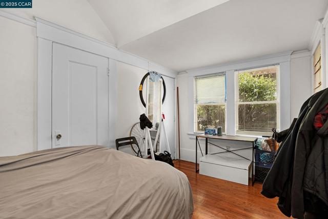 2006 Parker St, Berkeley CA: https://media.crmls.org/mediaz/5e1dac54-7d3b-45c2-9bf7-5cf923a16f83.jpg