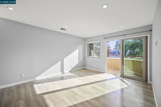 5095 Valley Crest Dr, Concord CA: https://media.crmls.org/mediaz/5e1ddb96-237c-413d-aeeb-604690762245.jpg