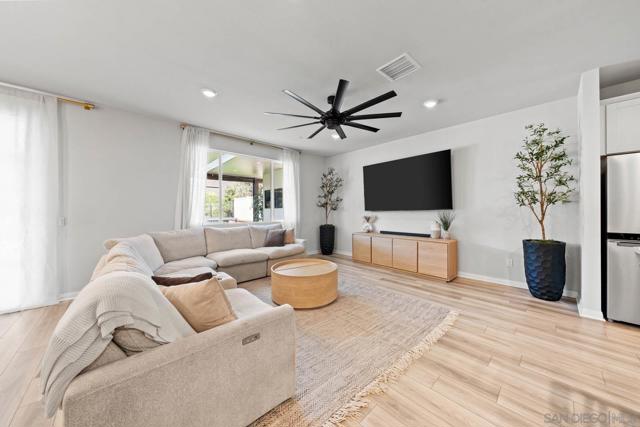 28315 Farm Creek Way, Valley Center CA: https://media.crmls.org/mediaz/5e1e40eb-d550-45d9-a35b-0da2dc6b01da.jpg