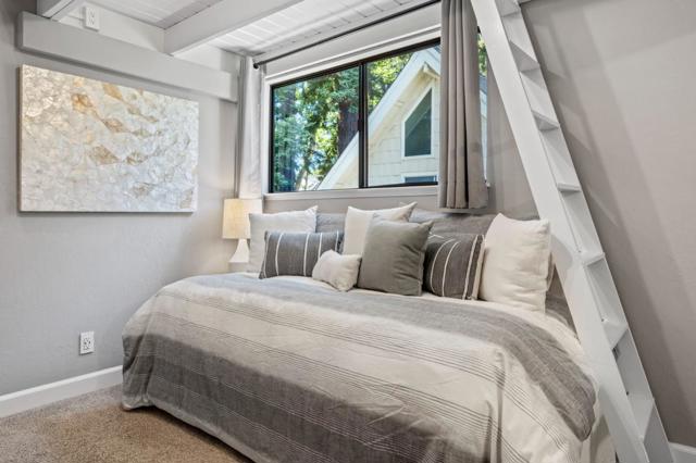 2518 W Middlefield Road, Mountain View CA: https://media.crmls.org/mediaz/5e1edd9a-5d23-4b63-bcf8-6d1a4dadc6e9.jpg