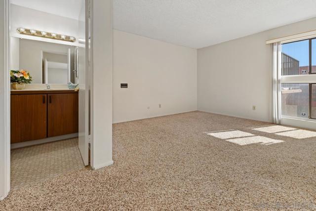 2600 TORRY PINES RD. #B27, La Jolla CA: https://media.crmls.org/mediaz/5e1eec17-45e9-4a70-ad35-c18c7b83b3d3.jpg
